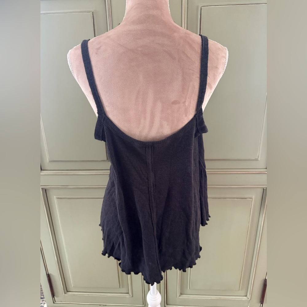 American Eagle- Sleeveless Buttoned Women's Ribbed Tank Top. Flowy. - Picture 2 of 3